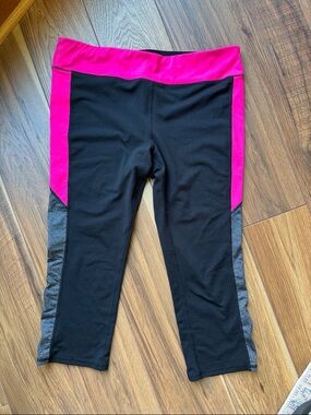 GAP Black Capri Leggings with Hot Pink Waistband and Gray Panels